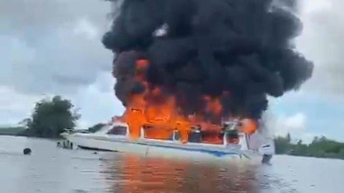Kondisi speedboat Sadewa dari Samarinda ke Melak (Kubar) terbakar pada Jumat (5/1/2024).