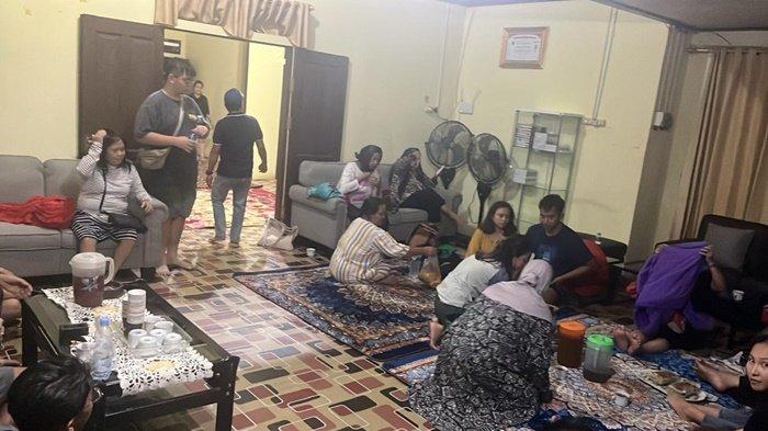 Kondisi para penumpang speedboat Sadewa yang selamat saat dievakuasi di Pelabuhan Muara Kaman, Jumat (5/1/2024).