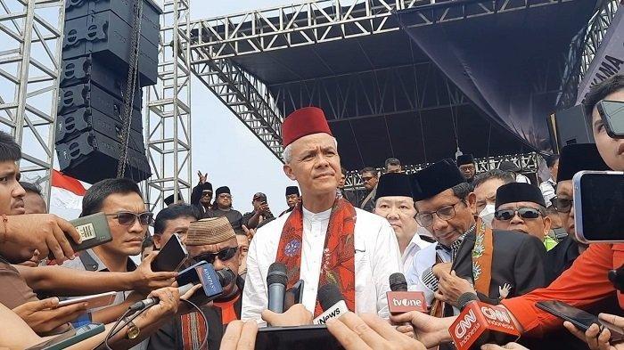 Ganjar Pranowo dan Mahfud MD usai acara Deklarasi Dukungan Forum Betawi Rempug (FBR) di Cakung, Jakarta Timur pada Sabtu (6/1/2024).