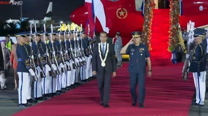 Presiden Joko Widodo tiba di Colonel Jesus Villamor Air Base, Manila, Filipina, pada Selasa, 9 Januari 2024 disambut secara militer.