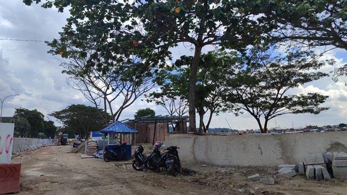 Poyek pengerjaan Teras Samarinda, Walikota Andi Harun menyebut bahwa proyek Teras Samarinda tahap I selesai pada Februari.