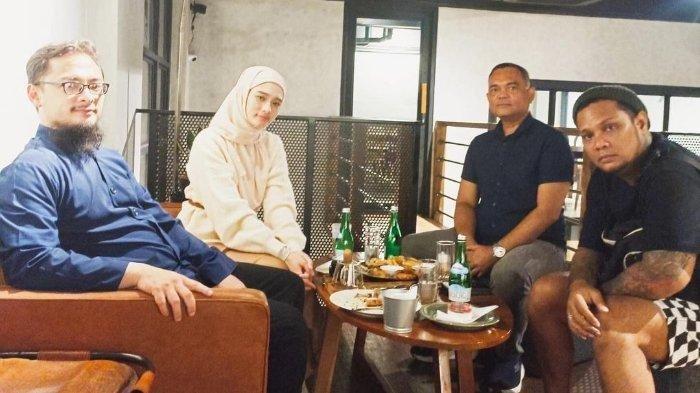 Inara Rusli dan Virgoun adakan pertemuan dengan didampingi pihak keluarga, bahas soal perdamaian.