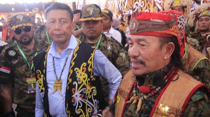 Ketua LPADKT-KU Vendy Meru saat berada di Desa Adat Budaya Pampang Kota Samarinda, Kamis (25/1/2024). Ia menegaskan bahwa pihaknya mendukung Prabowo-Gibran yang jelas melanjutkan keberlangsungan IKN di Kaltim.