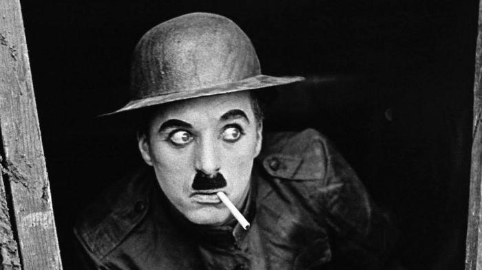 CHARLIE CHAPLIN. Simak mengenai sejarah 2 februari film pertama Charlie Chaplin Making a Living mulai ditayangkan di bioskop.