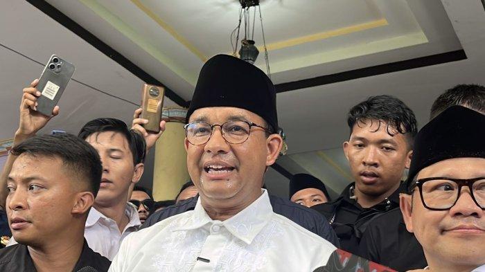 Calon presiden (capres) nomor urut 1 Anies Baswedan saat ditemui usai kampanye terbuka di Gedung Adi Poday, Sumenep, Madura, Jawa Timur, Rabu (31/1/2024).