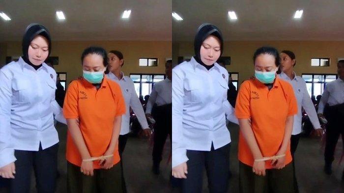 KOPI SIANIDA PACITAN  -  Polwan Polres Pacitan membawa tersangka pembunuhan yang menewaskan seorang siswa MTs di Kecamatan Sudimoro Kabupaten Pacitan Jawa Timur, dengan cara di racun sianida, Kamis (1/2/2024)