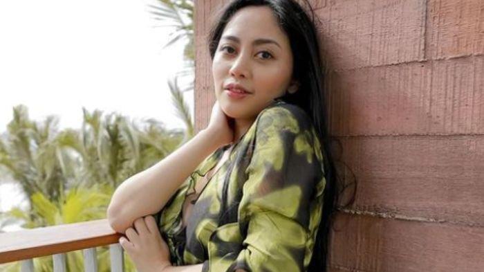 Potret Rachel Vennya. Usai Rachel Vennya viralkan vila mewah di Bali, kini pemilik vila minta maaf hingga beri refund penuh 100 persen.