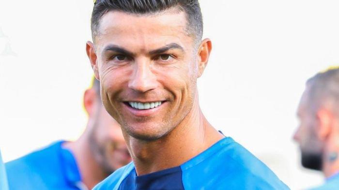 Potret Cristiano Ronaldo. Hari ini pesepak bola asal Portugal yang main di klub Arab Saudi Al Nassr berulang tahun ke-39.