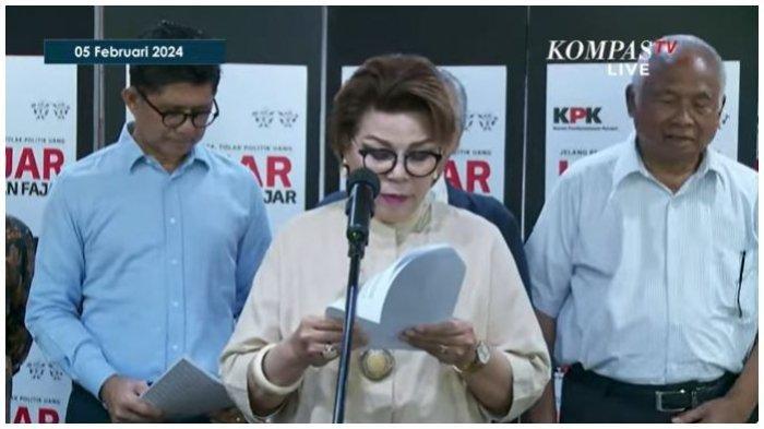 Para eks pimpinan KPK periode 2003-2019 saat menyatakan sikap di Gedung ACLC KPK, Jakarta pada Senin (5/2/2024). Wakil Ketua KPK periode 2015-2019, Basariah Panjaitan membacakan pernyataan sikap yang tertuang dalam 'Panca Laku' untuk mengkritik demokrasi hingga penegakan hukum di era kepemimpinan Presiden Joko Widodo (Jokowi). Presiden Jokowi diminta berpegang teguh standar moral dan etika.