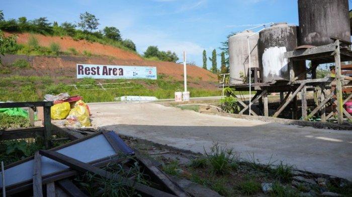 REST AREA IKN - Tumpukan sampah terlihat di rest area IKN, Kalimantan Timur, Kamis (8/2/2024). Para pendatang di kawasan tersebut berharap perhatian lebih dari pihak pengelola terhadap kebersihan lingkungan.