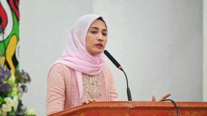 POSISI PUNCAK DPD - Ketua TP PKK Kabupaten Paser, Sinta Rosma Yenti yang saat ini maju sebagai calon DPD RI Dapil Provinsi Kalimantan Timur. Sosok Sinta Rosma Yenti merupakan istri dari Bupati Paser, Fahmi Fadli. Saat ini suaranya, sementara berada di puncak dari tokoh-tokoh yang lain, Selasa (20/2/2024).
