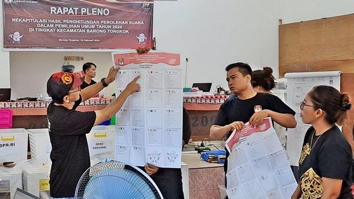 Pleno perhitungan suara di tingkat Panitia Pemilihan Kecamatan (PPK) di Kutai Barat (Kubar) hingga hari ini, Selasa (20/2/2024), terus berlangsung di Kabupaten Kutai Barat, Kalimantan Timur. 