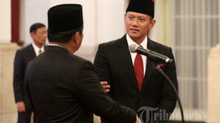 AHY JADI MENTERI - Agus Harimurti Yudhoyono atau AHY yang resmi dilantik sebagai Menteri ATR/BPN hari ini, Rabu (21/2/2024). Presiden Joko Widodo lantik AHY jadi menteri. Pengamat sebut sinyal Jokowi tak lagi dibayangi Megawati dan peringatan bagi PDIP, Nasdem, PKB dan PPP.