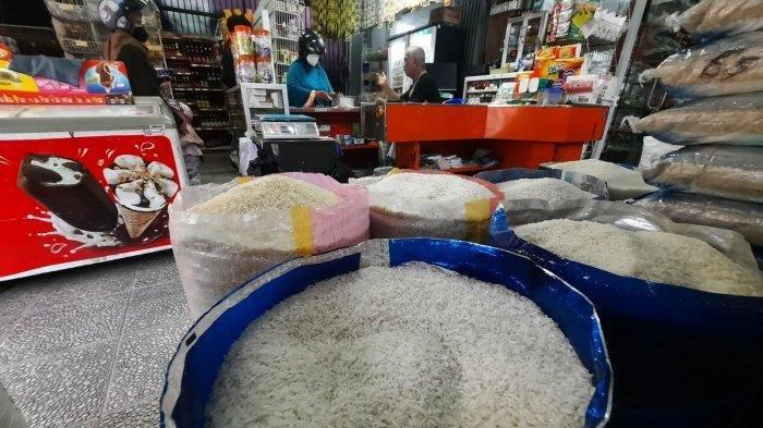 HARGA BERAS SAMARINDA - Harga beras melonjak. Disperindagkop UMKM Provinsi Kaltim mengatakan bahwa faktor produksi beras dalam negeri belum masuk panen raya dan akibat dampak El Nino produksi beras mengalami penurunan mengakibatkan harga naik.