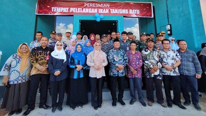 Bupati Sri Juniarsih Mas saat meresmikan TPI Tanjung Batu, Kabupaten Berau, Kalimantan Timur pada Minggu (25/2/2024).