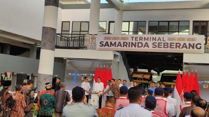Presiden Jokowi saat meresmikan terminal Samarinda Seberang, Kalimantan Timur pada Rabu 28 Februari 2024. 