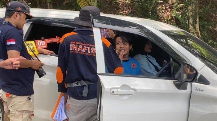 OTAK PEMBUNUHAN -  Olah TKP pembunuhan seorang wanita asal Jaktim di Kecamatan Babakanmadang, Kabupaten Bogor yang mayatnya ditemukan di Kota Banjar, Jawa Barat, Jumat (1/3/2024). Otak pembunuhan ini diduga adalah seorang caleg DPR RI, Devara Putri Prananda. Alasan Devara Putri Prananda minta kekasih bunuh Indriana Dewi Eka