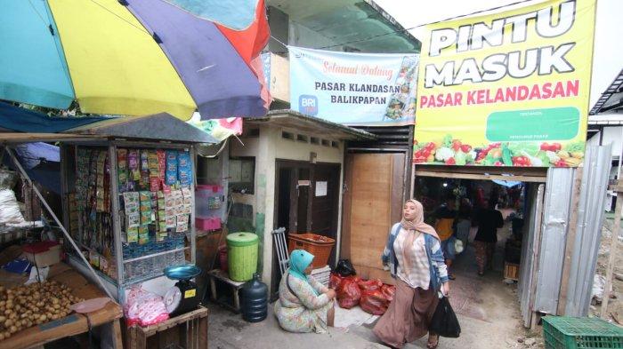 REVITALISASI PASAR KLANDASAN - Keberadaan Blok C Pasar Klandasan Balikpapan akan dilakukan revitalisasi. Pembongkaran akan dimulai setelah lebaran, yang anggarannya Rp6,2 miliar, Senin (4/3/2024). Haemusri Umar mengatakan, peresmian tersebut menandakan bahwa Blok A dan Blok B Pasar Klandasan Balikpapan telah siap ditempati pedagang.