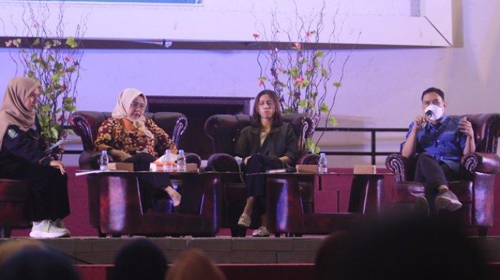 IKN NUSANTARA TALK - Dialog IKN Talk bertema “Ibu Kota Nusantara dan Kalimantan Timur dalam Konstruksi Sejarah dan Perspektif Lingkungan” menghadirkan pembicara Deputi Bidang Lingkungan Hidup dan Sumber Daya Alam (LHSDA) Otorita Ibu Kota Nusantara (OIKN), sejarawan Muhammad Sarip, Anak muda Samarinda, Nanda Puspita Sheila, di Gedung Auditoirum 22 Zulhijjah UINSI jalan H.A.M Rifadin Kelurahan Harapan Baru Kecamatan Loa Janan Ilir Kota Samarinda Kalkmantan Timur. .