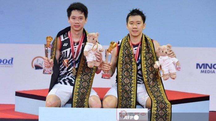 MINIONS - Pasangan Marcus/Kevin yang dijuluki Minions saat jadi juara di Indonesia Open 2021 lalu. Kini, Minions dipastikan bubar setelah Marcus Fernaldi Gideon umumkan pensiun hari ini, Sabtu (9/3/2024). Bagaimana langkah Kevin Sanjaya Sukamuljo selanjutnya?