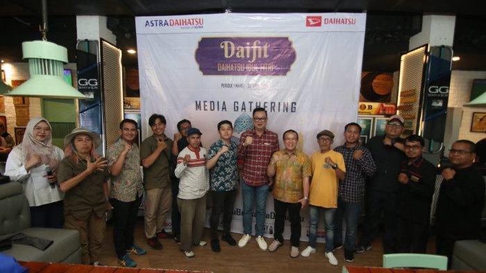 Astra Daihatsu menggelar Media Gathering di Balikpapan, Jumat (16/3/2024). Dia menyebutkan berbagai promo spesial, hadiah umroh, dan keuntungan lain dari Daihatsu. Kunjungi Showroom Event di berbagai kota pada 9 dan 16 Maret 2024.