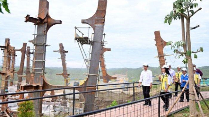 IKN NUSANTARA - Presiden Joko Widodo menyempatkan diri untuk meninjau langsung proses pembangunan Kantor Presiden di Kawasan Ibu Kota Nusantara (IKN), Kalimantan Timur, Jumat (1/3/2024). 