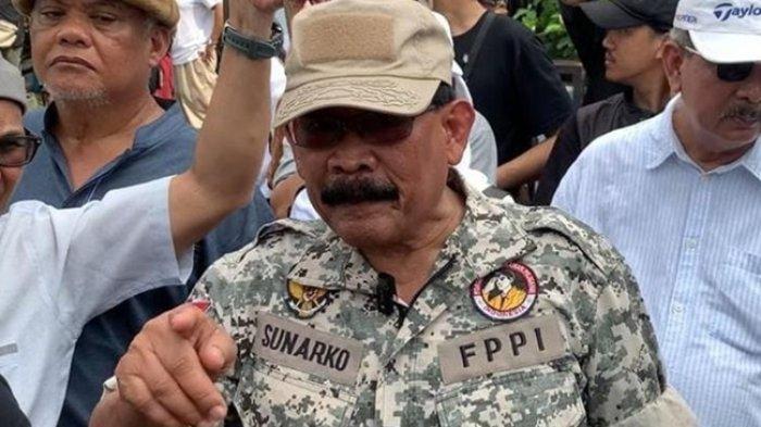 EKS DANJEN KOPASSUS - Eks Komandan Jenderal Komando Pasukan Khusus (Kopassus), Mayjen (Purn) Soenarko saat diwawancarai di depan Kantor KPU RI, Jalan Imam Bonjol, Menteng, Jakarta Pusat, Senin (18/3/2024)
