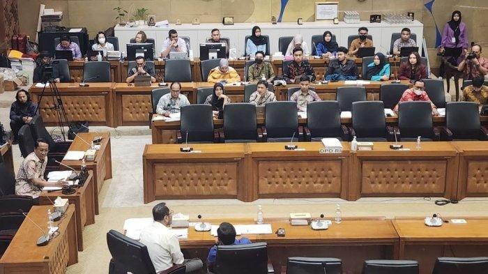 Anggota Badan Legislasi (Baleg) DPR RI melakukan rapat kerja (raker) lanjutan pembahasan Rancangan Undang-undang Daerah Khusus Jakarta (RUU DKJ) di Ruang Baleg, Gedung DPR RI, Senayan, Jakarta, Jumat (15/3/2024).
