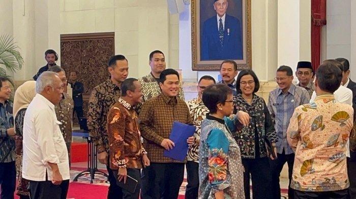 BAHLIL EJEK SANDIAGA UNO - Menteri Investasi Bahlil Lahadalia mengejek Menteri Pariwisata Sandiaga Uno di depan Presiden Joko Widodo (Jokowi) saat melaporkan Surat Pemberitahuan Tahunan (SPT) Pajak Penghasilan tahun 2023 di Istana Negara, Jumat (22/3/2024).