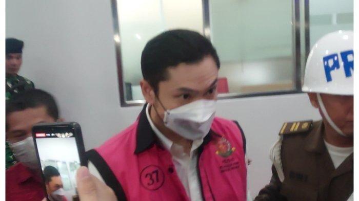 Kejaksaan Agung menetapkan Harvey Moeis (HM) sebagai tersangka dalam kasus dugaan korupsi tata niaga komoditas timah wilayah Izin Usaha Pertambangan (IUP) PT Timah pada Rabu (27/3/2024).