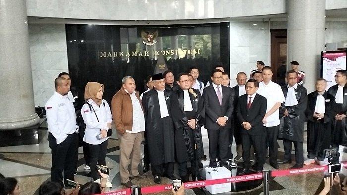 Dalam sidang gugatan perselisihan hasil pemilihan umum (PHPU) presiden dan wakil presiden 2024 di gedung Mahkamah Konstitusi, Anies Baswedan mengklaim semua partai pengusung dirinya dan Muhaimin Iskandar mendukung proses pengajuan permohonan ke MK
