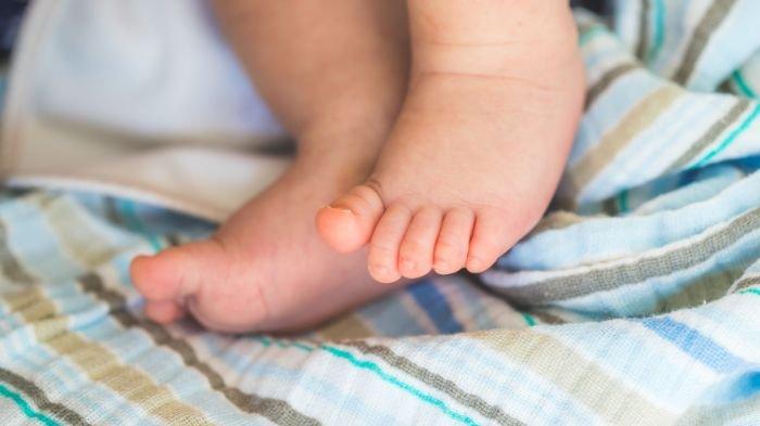Ilustrasi kaki bayi. Bayi meninggal usai ditinggal ibunya liburan 10 hari viral, nasib sang ibu kini divonis penjara seumur hidup.