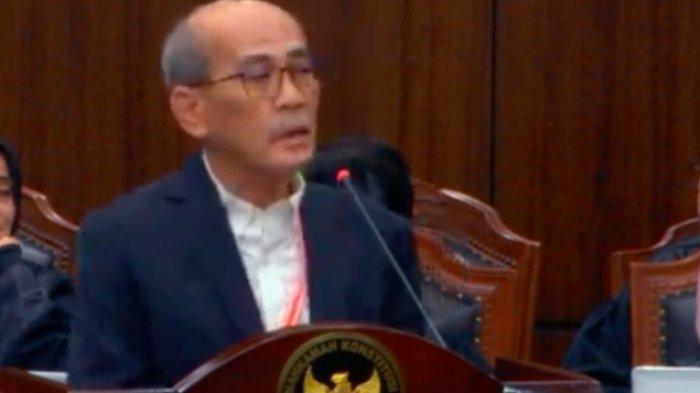 SIDANG MK - Ekonom Senior UI Faisal Basri jadi saksi ahli dalam sidang sengketa Pilpres di Mahkamah Konstitusi, Senin (1/4/2024). Sidang MK sengketa Pilpres 2024, Faisal Basri sebut 3 menteri Jokowi yang paling vulgar politisasi bansos. Bandingkan dengan sikap Mensos Risma.