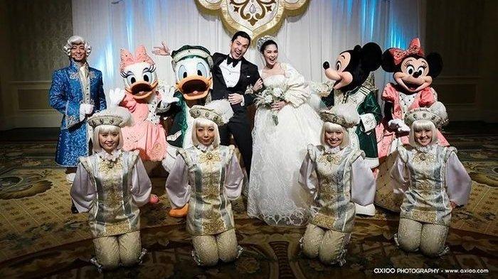 PERNIKAHAN SANDRA DEWI - Foto pernikahan Sandra Dewi dan Harvey Moeis di Disneyland Tokyo Jepang yang kembali jadi sorotan. Terungkap biaya pernikahan Sandra Dewi di Disneyland Tokyo yang mengusung konsep Cinderella. Gaya hidup mewah Harvey Moeis disorot lagi.