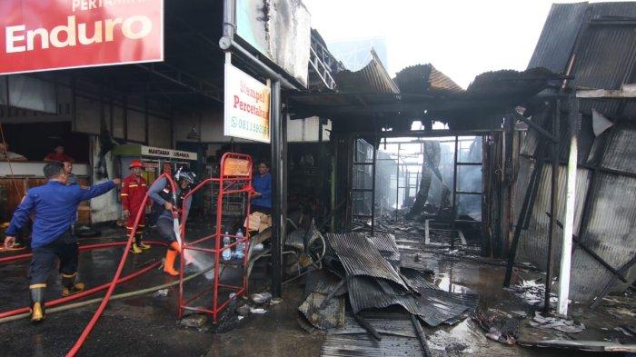 Kebakaran di daerah Sungai Ampal Balikpapan, Kalimantan Timur, Sabtu (6/4/2024). BPBD Balikpapan, Usman Ali membeberkan, dari bencana kebakaran ini tidak ditemukan adanya korban jiwa.