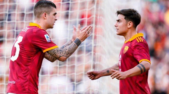 DERBY ROMA - Tandukan Gianluca Mancini menyambut sepak pojok Paulo Dybala terbukti cukup memberi AS Roma kemenangan pada laga Derby della Capitale melawan Lazio pekan ke-31 Liga Italia Serie A, Minggu (7/4/2024).