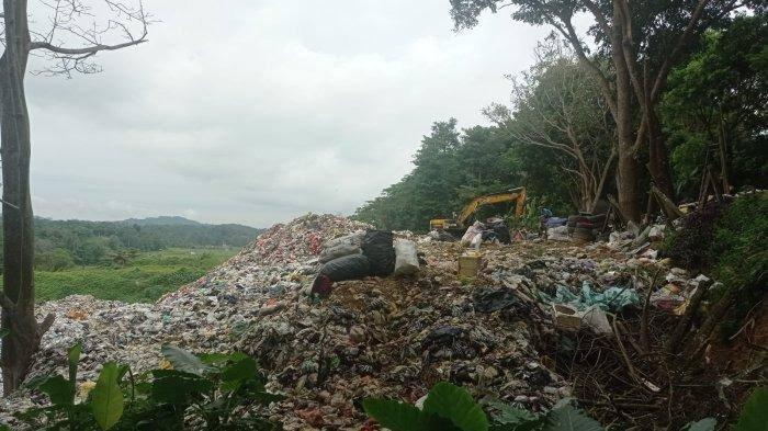 SAMPAH PERSOALAN KUKAR - Tumpukan sampah di TPA Bekotok, Tenggarong, Kutai Kartanegara, Kalimantan Timur. Masyarakat diimbau untuk tetap jaga kebersihan selama merayakan lebaran Idul Fitri 2024. 