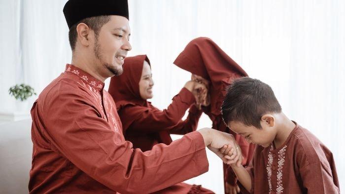 Ilustrasi. Berikut referensi kata-kata sungkem lebaran dalam bahasa Jawa lengkap artinya yang bisa digunakan.