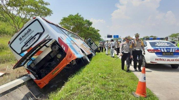 Kecelakaan maut menimpa Bus Rosalia Indah di KM 370 ruas Tol Semarang-Batang, Kabupaten Kendal, Jawa Tengah, pada Kamis (11/4/2024) pagi.