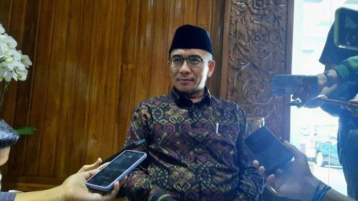 Ketua Komisi Pemilihan Umum (KPU) RI Hasyim Asy'ari di kantor KPU RI, Jakarta, Senin (12/2/2024).