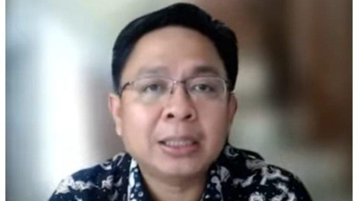 Founder dan Peneliti Utama Indikator Politik Indonesia Burhanuddin Muhtadi menjelaskan temuan survei nasional lewat telepon Indikator Politik Indonesia yang dilakukan pada 4 sampai 5 April 2024.