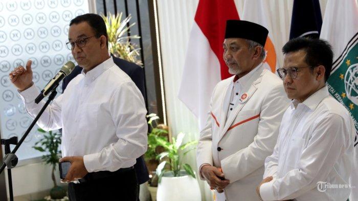 Bakal Capres dan Cawapres dari Koalisi Perubahan Anies Baswedan (kiri), Muhaimin Iskandar (kanan) bersama Presiden Partai Keadilan Sejahtera (PKS) Ahmad Syaikhu (tengah) memberikan keterangan usai melakukan pertemuan di DPP PKS, Jakarta, Selasa (12/9/2023). Kunjungan pasangan Anies dan Cak imin serta Partai Nasdem dan PKB tersebut untuk membahas kerja sama politik jelang Pilpres 2024.