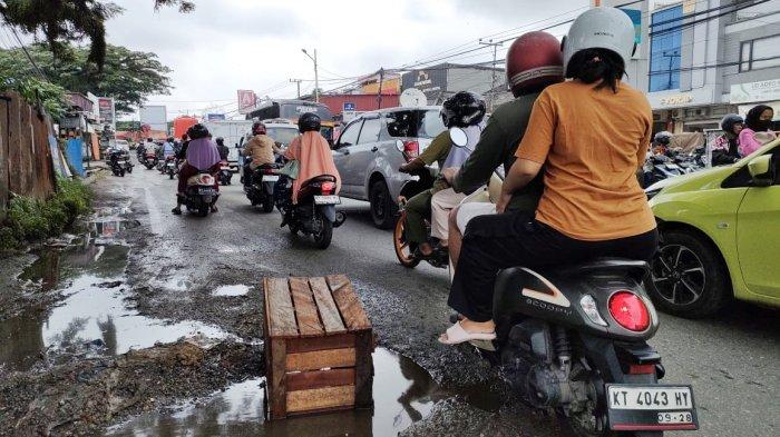 KEMACETAN LALU LINTAS - Kota Balikpapan yang digadang-gadang sebagai beranda IKN Nusantara mengalami kemacetan lalu-lintas di Jalan Soekarno-Hattta Balikpapan Utara.