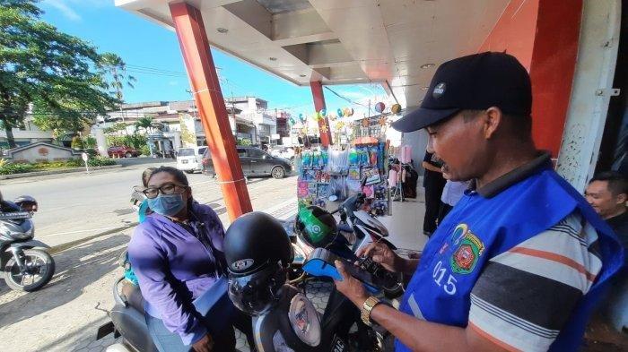 SISTEM PARKIR SAMARINDA -  Permasalahan parkir yang kurang tertib di beberapa titik di badan jalan masih menjadi sorotan di Kota Samarinda, Kalimantan Timur lantaran menyebabkan kemacetan yang cukup signifikan. Kali ini mulai digencarkan parkir non tunai dengan metode berlangganan.