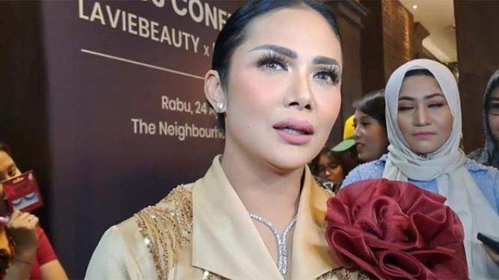 Kris Dayanti jawab kabar dan kemungkinan dirinya untuk maju ke Pilkada 2024 usai gagal nyaleg, ditemui di kawasan Petogogan Jakarta Selatan, Rabu (24/4/2024).