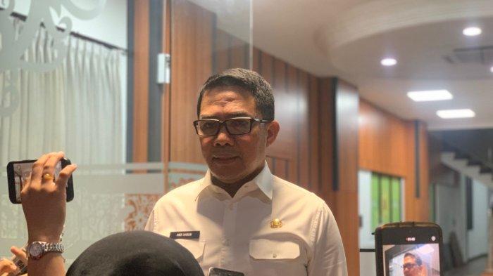 PARKIR BERLANGGANAN SAMARINDA - Wali Kota Samarinda, Andi Harun paparkan rencana evaluasi kartu parkir berlangganan. Pembayaran parkir pun akan dilakukan secara digital, baik melalui e-money maupun kartu berlangganan yang terkoneksi dengan perbankan di Kota Samarinda, Kalimantan Timur.
