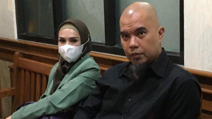 Pasangan artis Ahmad Dhani dan Mulan Jameela