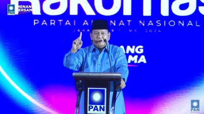 Presiden terpilih RI sekaligus Ketua Umum Partai Gerindra, Prabowo Subianto memberikan sambutan dalam acara Bimtek dan Rakornas Pilkada PAN di Hotel JS Luwansa, Jakarta Selatan, Kamis (9/5/2024).