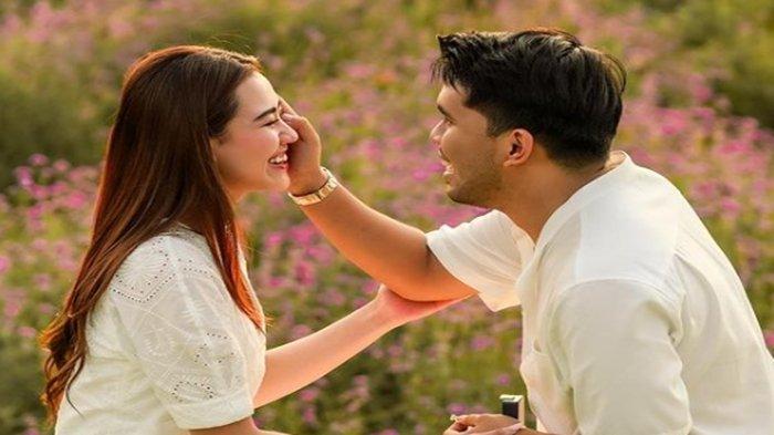 Thariq Halilintar lamar Aaliyah Massaid.