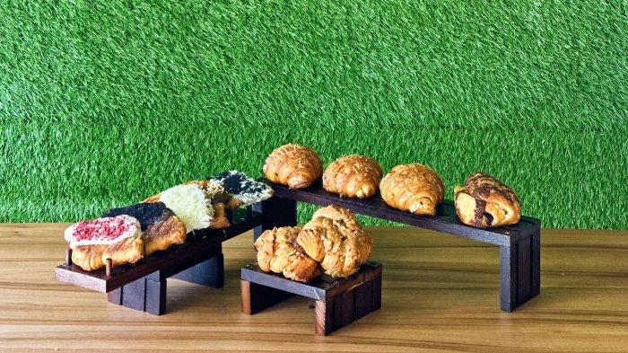 KULINER DI BALIKPAPAN - Varian Menu Croissant di Midtown Coffe Balikpapan, Provinsi Kalimantan Timur. Untuk diketahui, saat ini Midtown Coffe Balikpapan menghadirkan ragam varian menu croissant. 